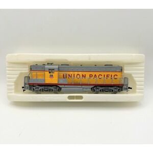 Bachmann HO Scale Union Pacific Powered Diesel Locomotive Untested See Photos